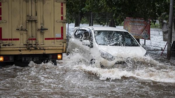 Jakarta Hujan, Pemkot Jakut Siagakan Posko hingga Lokasi Pengungsian