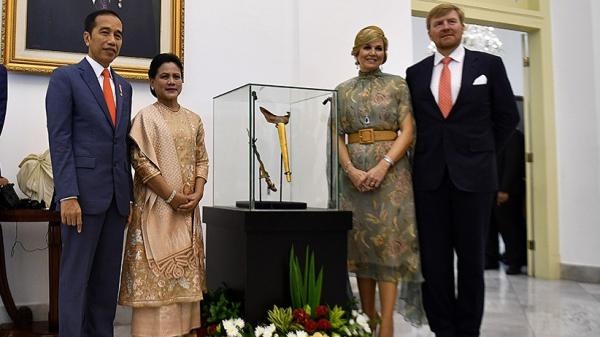 10 Keris Pangeran Diponegoro 2 Penyerahan keris Kiai Naga Siluman milik Pangeran Diponegoro (Foto: Antara)