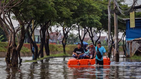 Banjir di Total Persada Tangerang, Akses Jalan Tertutup