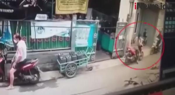 Video Viral Gadis Cantik Nekat Curi Tabung Gas di Bandung
