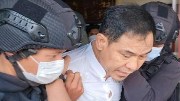 Munarman Ditangkap Densus 88 atas Kasus Terorisme 
