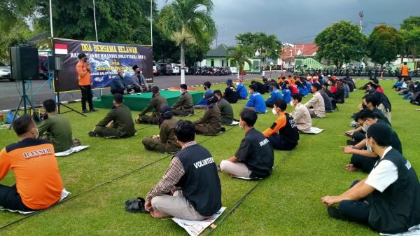 Doa untuk KRI Nanggala, Relawan dan TNI di Banyumas Gelar Sholat Ghaib