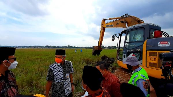 Ganjar Pranowo Resmikan Pembangunan Masjid Agung Purwokerto Karya Ridwan Kamil