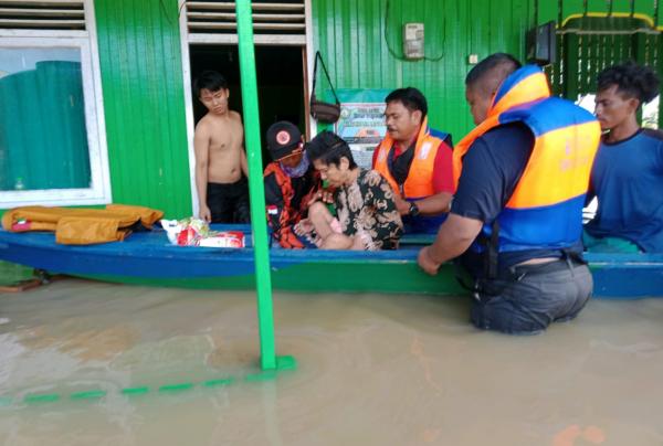 Banjir Tanah Bumbu Rendam Rumah dan Sawah, 207 Warga Bertahan di Pengungsian