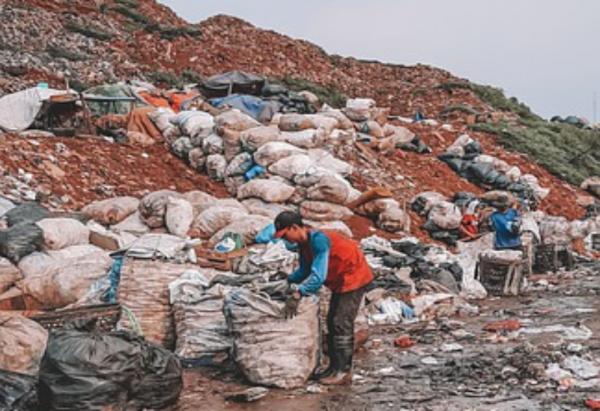 Berapa Volume Sampah Hari Pertama Lebaran yang Dikirim ke Bantar Gebang?