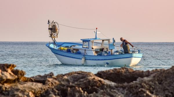 11 Wisatawan Terjebak Laut Pasang Di Pantai Ujunggenteng, Begini Ceritanya