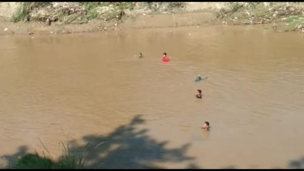 Mandi di Sungai, Bocah 13 Tahun Tenggelam Terseret Arus