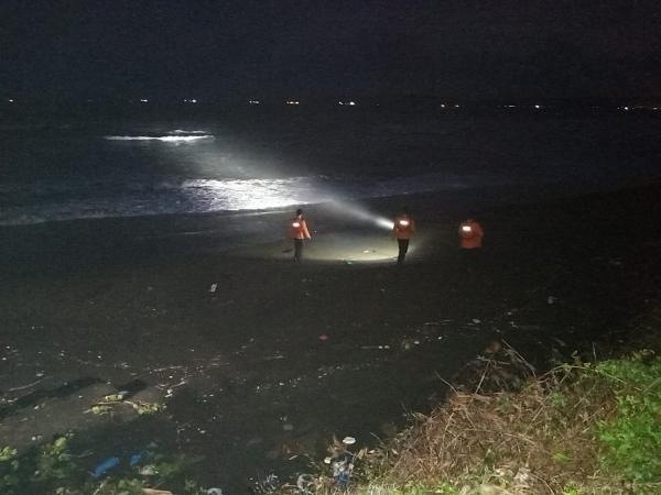 Remaja Tenggelam di Pantai Lengkong, Tim SAR Masih Lakukan Pencarian