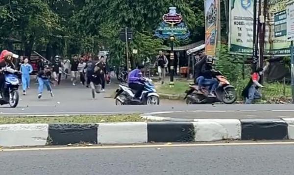 Komplotan Geng Motor Medan Tawuran Hancurkan Mobil, 12 Orang Dicokok