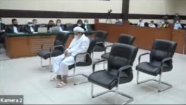 Habieb Rizieq Jalani Sidang Vonis Perkara RS UMMI Bogor Hari ini Di Pengadilan Negeri Jakarta Timur.