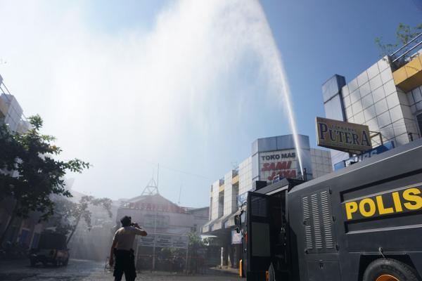 Video Water Canon Dikerahkan untuk Semprot Pasar Terbesar di Purwokerto
