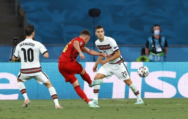 Gol Spektakuler Hazard Buyarkan Mimpi Portugal