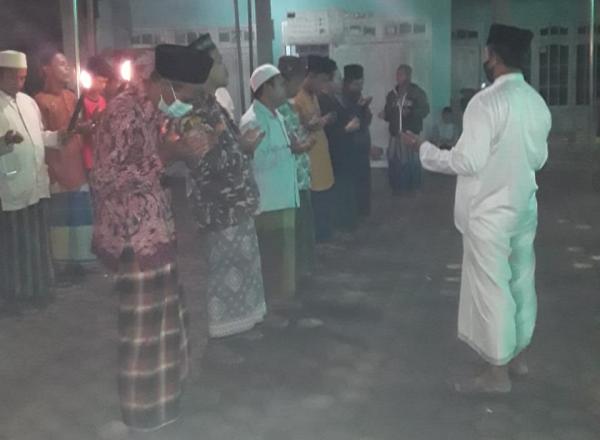 Desa Kertasemaya Gelar Pawai Obor dan Adzan 7 Agar Terhindar dari Marabahaya