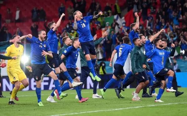 Dramatis, Italia Lolos Ke Final Usai Melalui Adu Penalti
