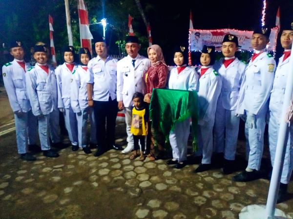 Momen Tabur Bunga dan Upacara Bendera di Malam Hari, Dalam Rangka Memperingati HUT RI ke-76