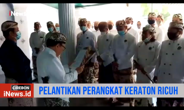 Video Pelantikan Perangkat Sultan Aloeda II Keraton Kasepuhan Ricuh