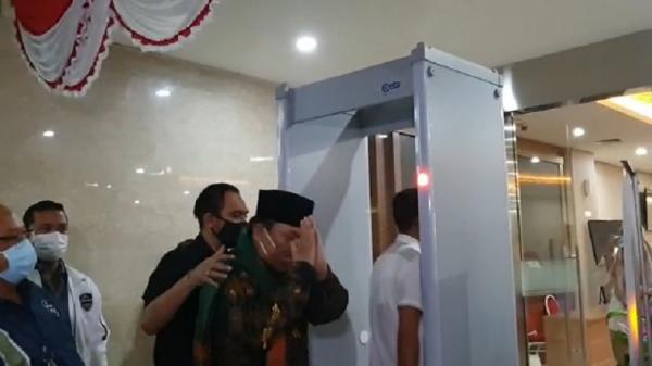 Penceramah Yahya Waloni Dilarikan ke RS Polri Kramat Jati, Diduga Lemas Usai Ditangkap