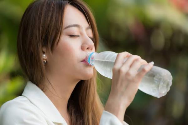 Rajin Minum Air Putih, Dapat Menghindari Serangan Jantung