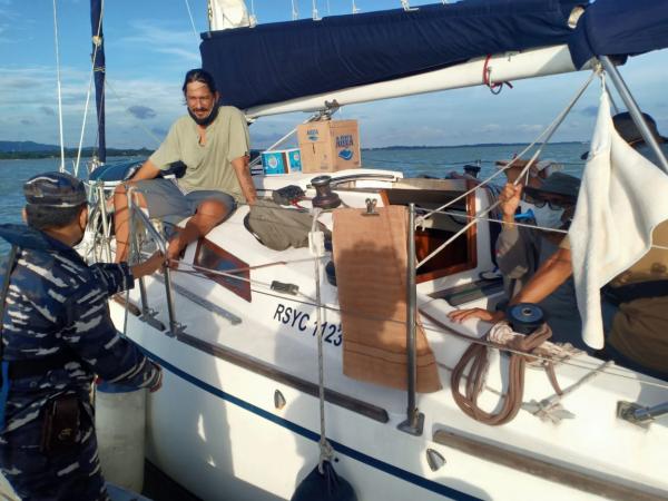 Berlayar dengan Kapal Yatch, Aktor Bucek Depp Terdampar di Perairan Toboali
