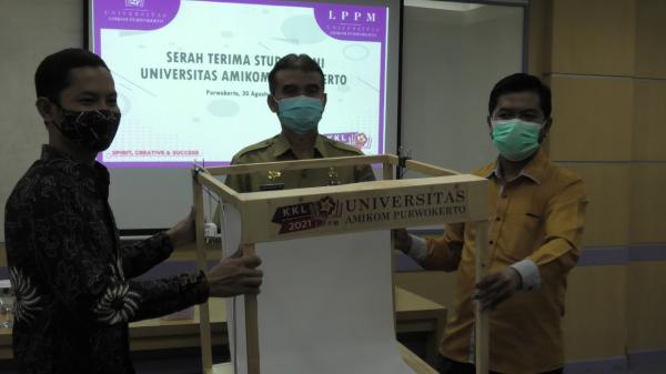 Agar Visual Produk Bagus, Universitas Amikom Bantu Studio Mini untuk UMKM