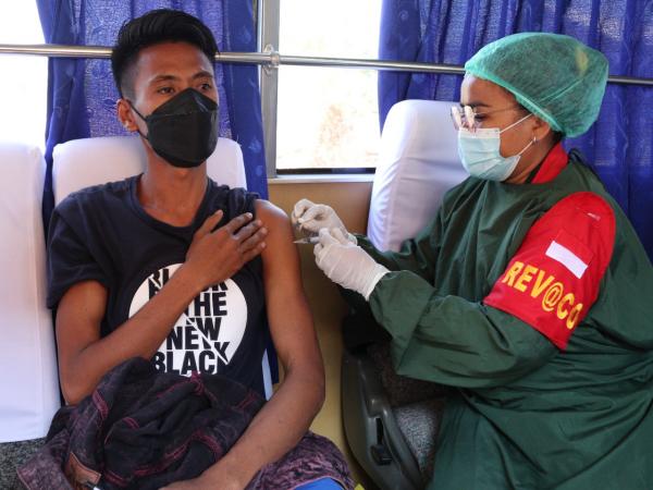Polda NTT dan BEM Nusantara Sudah Vaksinasi 1.200 Orang, Kali Ini di Kampus Undarma Kupang
