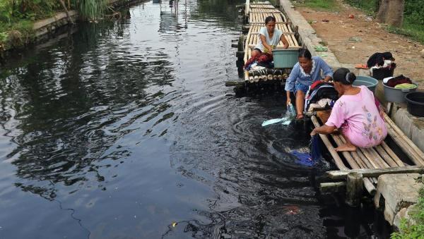 Pemerintah Kabupaten Bekasi Berikan Sanksi Sosial untuk Pencemar Sungai Cilemahabang