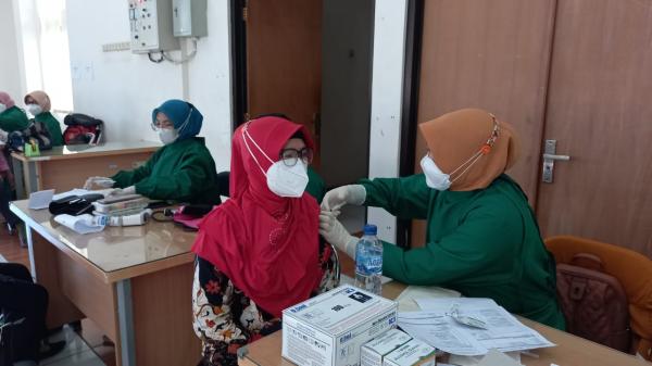Di Kabupaten Tegal, Ratusan Tenaga Pendidik Belum Vaksin