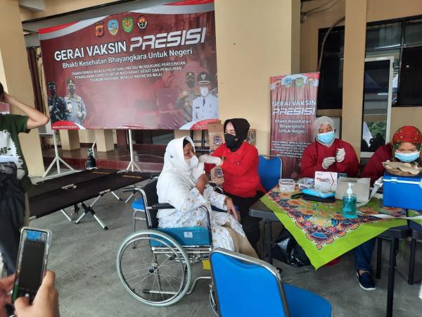 Vaksinasi Massal Dikebut Polisi Tasikmalaya