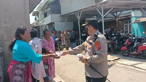 Foto-Foto Jajaran Polres Ciko Salurkan Bansos di Tengah Pandemi Covid-19