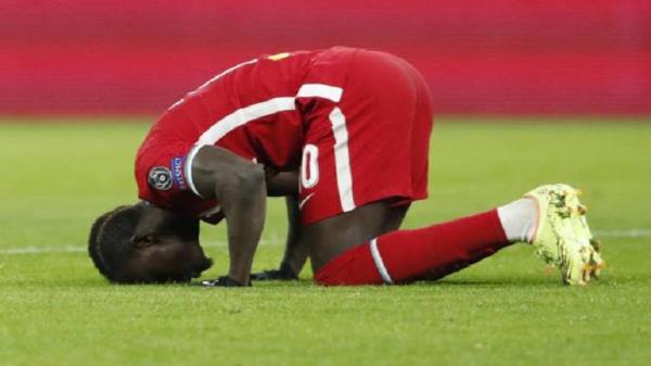 Kesalehan Bintang Liverpool Sadio Mane Terinspirasi Ayahnya yang Imam Masjid di Senegal