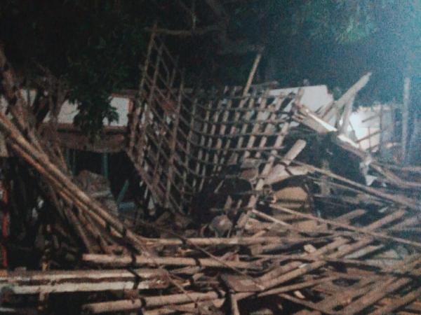 Rumah Mendadak Ambruk, Penghuni Tinggal di Tenda Darurat