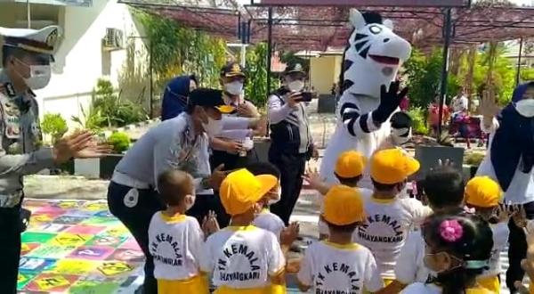 Pake Mobil Citros Keliling Kota Cirebon, Dishub dan Polres Ciko Edukasi Anak-anak Tertib Lalulintas