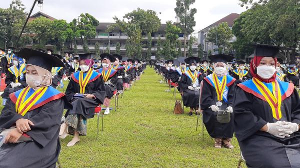 Video UMP Gelar Wisuda Ditengah Pandemi Diikuti Mahasiswa Internasional