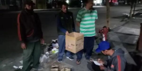 Buang Sampah Sembarangan, Warga Terjaring Operasi 'Tangkap Tangan'