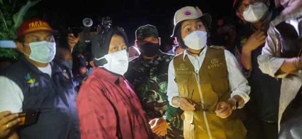 Mensos Janji Bangun Rumah Warga Terdampak Banjir di Desa Batu Merah