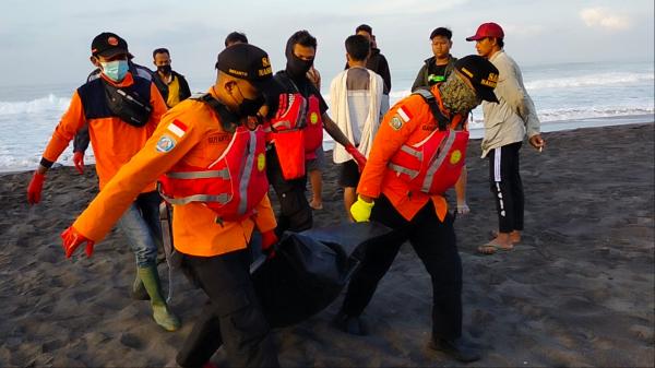 Tim SAR Temukan Satu dari Dua Korban Tenggelam di Pantai Kebumen