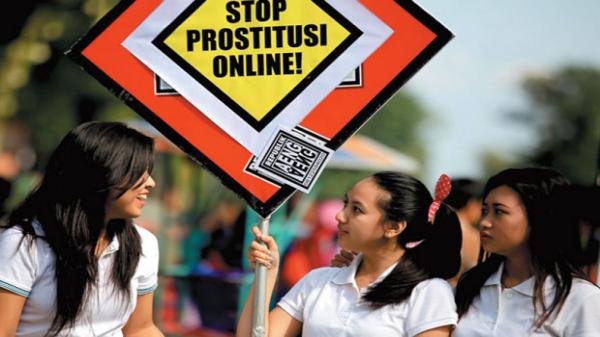 Prostitusi Online di Amurang Terungkap! Polisi Bekuk 1 Tersangka dan Sita 7 Buah Kondom