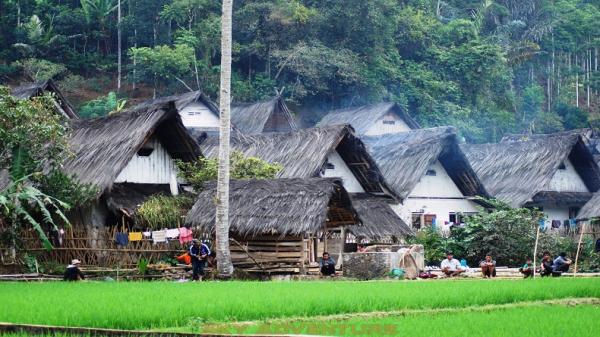 Melihat Kampung Naga, Desa Tanpa Listrik dan Gadget