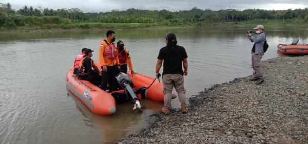 Basarnas Cilacap Lakukan Pencarian Korban Tenggelam di Sungai Serayu