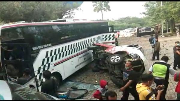 Rem Blong, Bus Angkut 30 Penumpang Tabrak 4 Mobil di Sentul