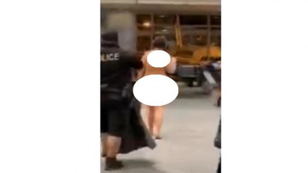 Penampakan Perempuan Telanjang Bulat Jalan Sambil Sapa Penumpang di Bandara Denver AS