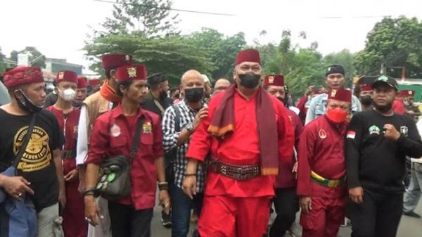 Ratusan Jawara Bekasi Datangi Polres Bekasi Kota Laporkan Ormas Penghina Suku Betawi