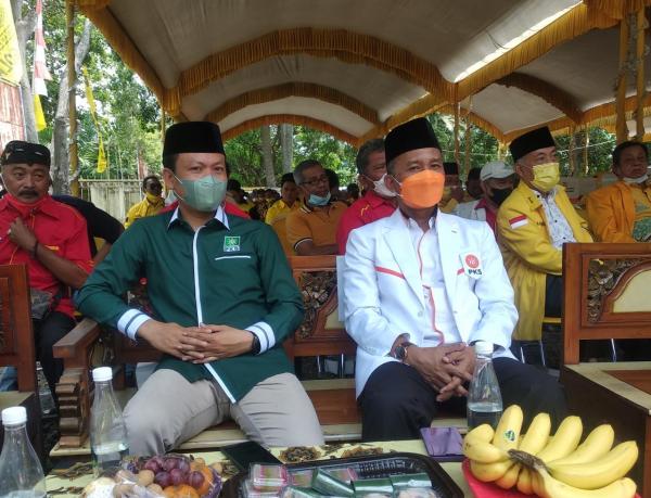 Hadiri Hut Golkar ke-57, Ketua DPC PKB dan PKS Indramayu Duduk Berdampingan