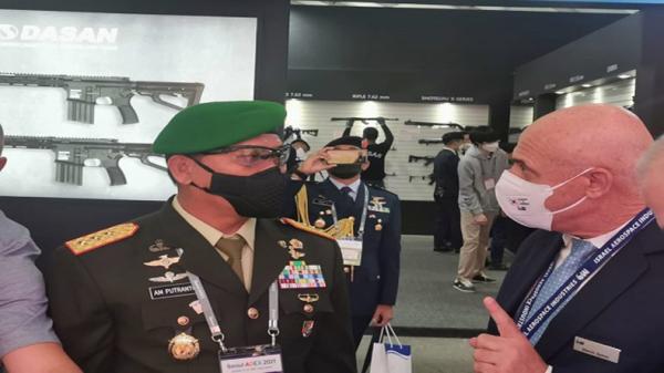 Letjen TNI AM Putranto Cek Langsung Kecanggihan Pesawat Tempur Buatan Korea Selatan
