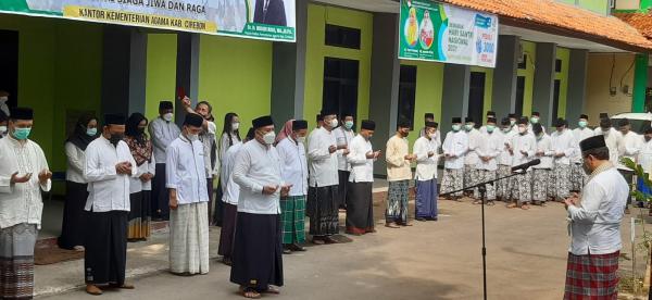 Peringati Hari Santri, ASN Di Kabupaten Cirebon Kenakan Sarung
