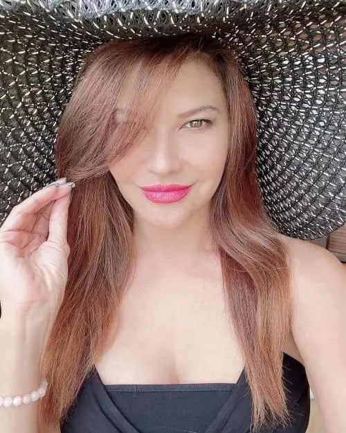 5 Potret Tamara Bleszynski Tetap Cantik dan Seksi di Usia 46 Tahun, No 4 Gaya ABG  Bikin Salah Fokus