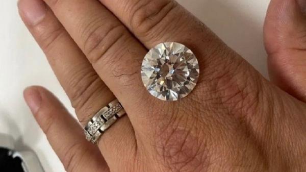 Gak Tahu Punya Berlian Seharga Rp38,8 Miliar, Wanita Ini Nyaris Membuangnya ke Tempat Sampah