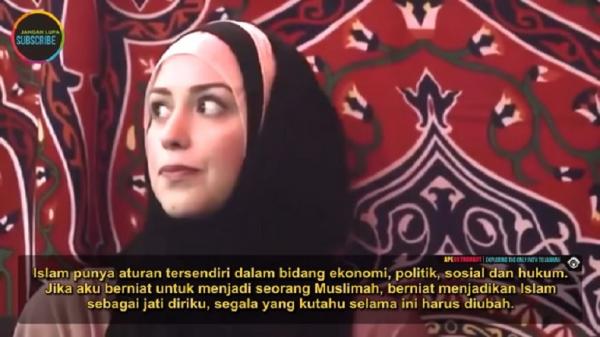 Dari Pembenci Menjadi Cinta, Bule Cantik Ini Masuk Islam Gegara Lumpia