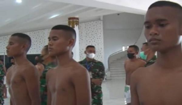 Viral 3 Pemuda Kembar Ikut Seleksi Cata TNI AD, Netizen: Ditugaskan Jangan di Tempat yang Sama Ndan!