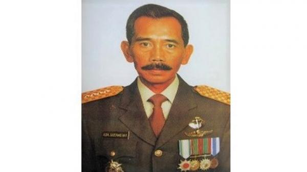 Jenderal Kopassus Edi Sudrajat Jabat Menhankam, Panglima ABRI dan KSAD dalam Waktu Bersamaan